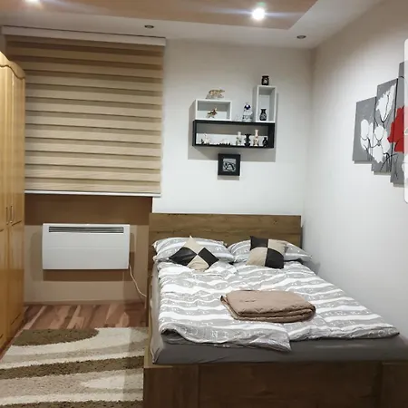 Old Town Apartment *